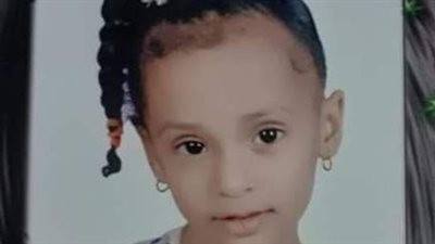 زوجة الأب قاتلة الطفلة رفيدة بأسوان تمثل الجريمة 