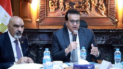 وزير الصحة يبحث إنشاء وتجهيز مستشفى تأميني بالعاصمة الإدارية الجديدة