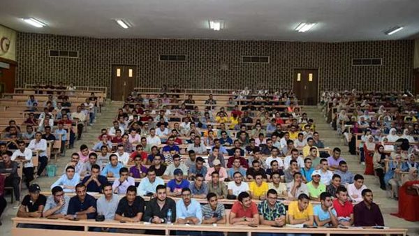 محاضرة بإحدى الجامعات