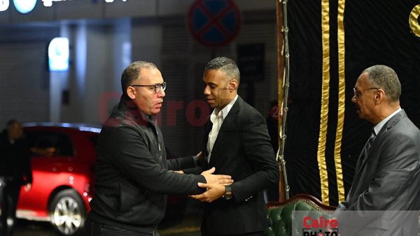 خالد صلاح يقدم واجب