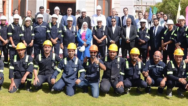 محمود عصمت وزير قطاع