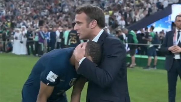 الرئيس الفرنسي يواسي