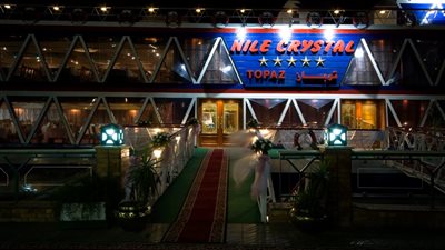 السيطرة على حريق بالمطعم العائم نايل كريستال توباز بالمعادي 