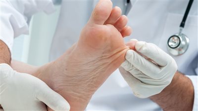 الصحة تقدم نصائح لحماية القدمين من خلال فصل الشتاء