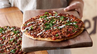 طريقة عمل البيتزا باللحمة المفرومة
