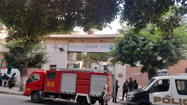 سيارة إطفاء أمام