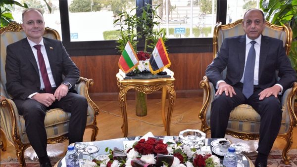 وزير الطيران مع سفير