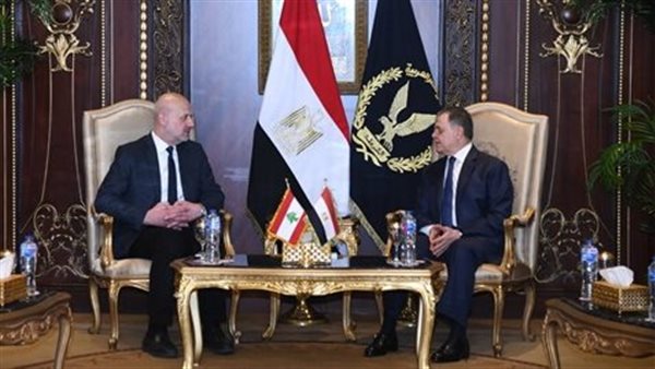 وزير الداخلية يستقبل