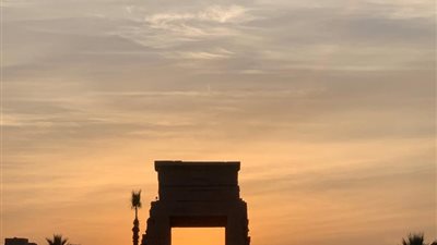 السياحة: أكثر من ألف سائح مصري وأجنبي يشهدون ظاهرة شروق الشمس على معابد الكرنك