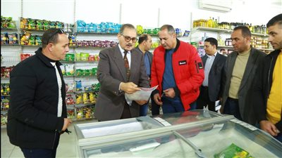 محافظ كفر الشيخ يتفقد الأسواق ويشدد على إعلان الأسعار | صور