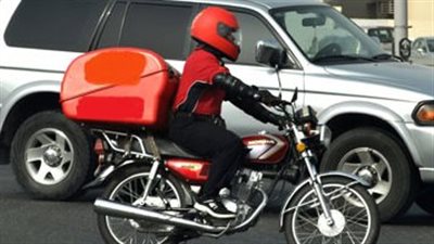 شركة بريد فاست ترد على ادعاءات عامل دليفري بعد فصله من العمل: استلمنا عدة شكاوى ضده من العملاء