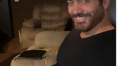 تامر حسني يشارك جمهوره كواليس أولى أغانيه الجديدة