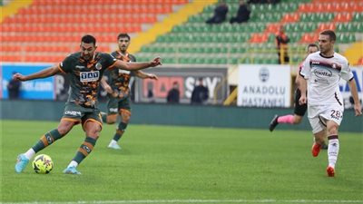 كوكا يسجل ويهدر ركلتي جزاء في تأهل ألانيا سبور إلى دور الـ16 من كأس تركيا