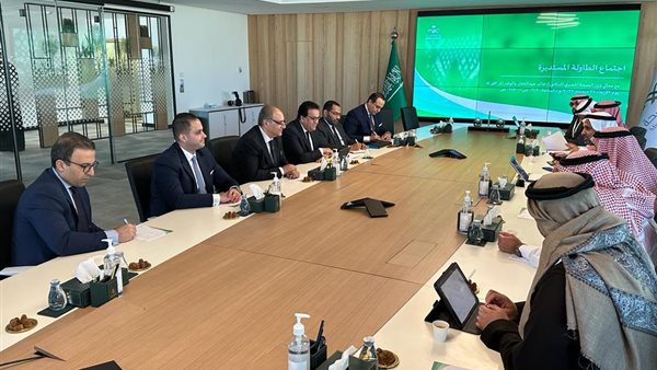 جانب من اجتماع وزير