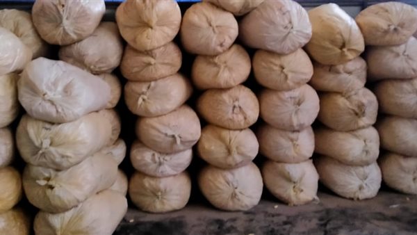 ضبط 14 طن مواد غذائية