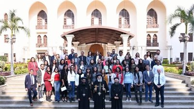 البابا تواضروس الثاني يلتقي فريق أسقفية الخدمات │ صور