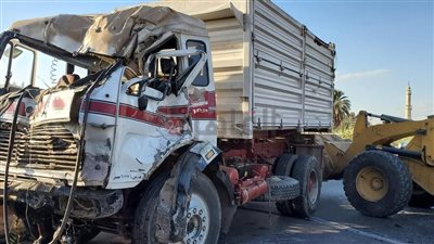 مصرع وإصابة 3 أشخاص في حادث تصادم أتوبيس وقلاب نقل بأسيوط | صور