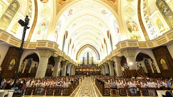 الآلاف من الشباب