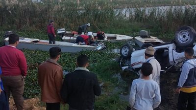 إصابة 3 أشخاص في تصادم سيارتين وانقلاب أخرى في بحيرة المنزلة بالدقهلية