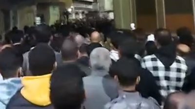 صراخ وانهيار.. المئات يشيعون جثمان الإعلامي سيد موسى إلى مثواه الأخير بالدقهلية | بث مباشر