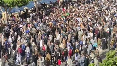 مواقع التواصل الاجتماعي تتشح بالسواد.. والآلاف يشيعون شيخ الطريقة الصوفية الخلواتية بالأقصر | صور