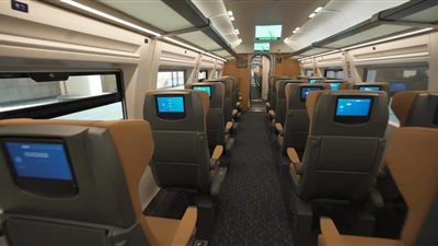 النقل: كسر زجاج قطار تالجو الفاخر ناتج عن رشق الأطفال له بالحجارة 