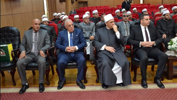 وزير الأوقاف ومحافظ