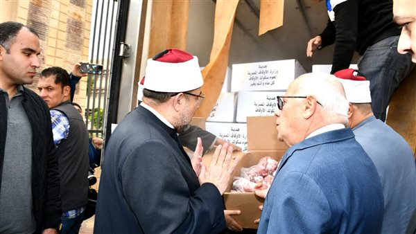 توزيع 2 طن لحوم بـ