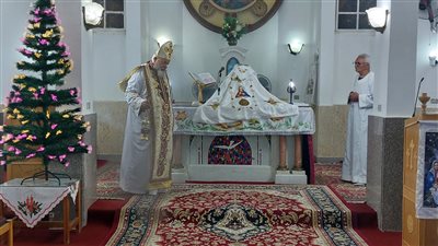 القمص يؤانس أديب يترأس قداس عيد الميلاد للأقباط الكاثوليك بالغردقة