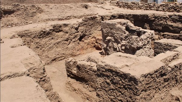 أجزاء معبد خنوم بإسنا