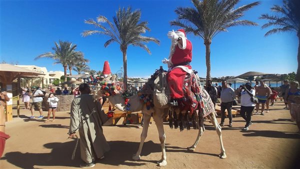 بابا نويل على شواطئ