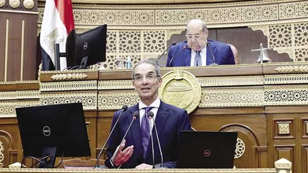 وزير الاتصالات أمام