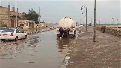 طوارئ بشمال سيناء.. سحب مياه الأمطار من شوارع العريش