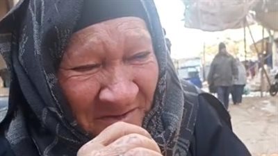 بائعة خضار ببني سويف تستغيث: عيالي رموني بعد ما جوزتهم.. وسابوني عايشة لوحدي في أوضة | بث مباشر