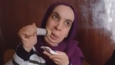 والدة فتاة مصابة بالضمور تستغيث: تعاني من التصاق عظام الفك السفلي بالجمجمة.. وعملت 25 عملية | بث مباشر