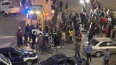 إصابة ربة منزل وابنتها صدمتهما سيارة ملاكي بميدان الثقافة بسوهاج| صور 