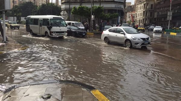 مياه الأمطار تكسو