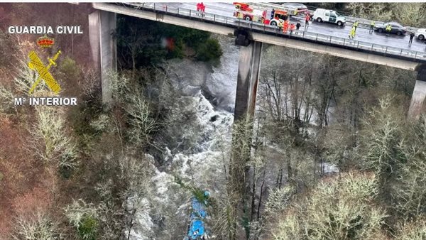  قتلى في سقوط حافلة