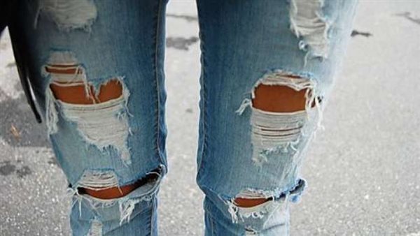 البناطيل الممزقة