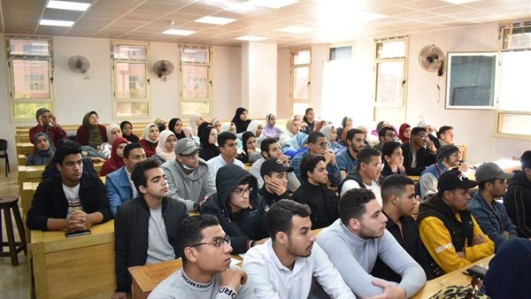 جانب من الندوة