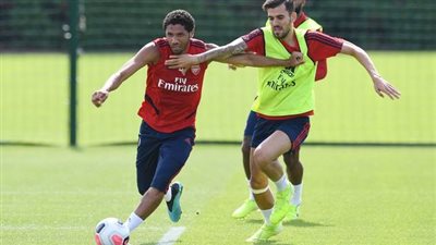 سيبايوس يتغنى بـ النني: نريد المزيد من اللاعبين مثله في كرة القدم