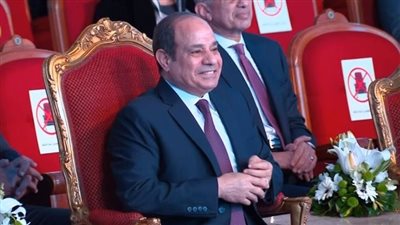 السيسي لوالد شاب من ذوي الهمم: أفحسبتم أنما خلقناكم عبثا وأنكم إلينا لا ترجعون