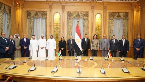 جانب من التوقيع