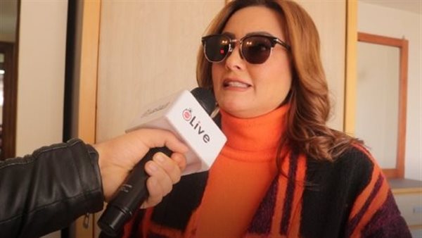 الفنانة بشرى 