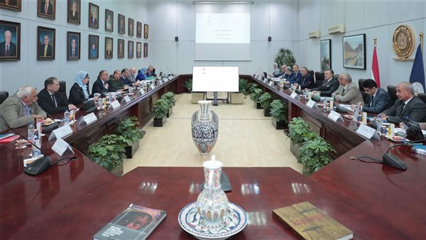 اجتماع وزير السياحة