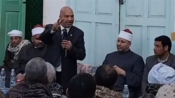 اجتماع أهالي قرية