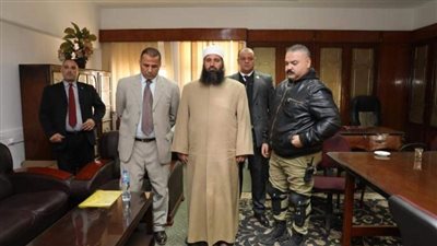 بسبب اتجوزوا بسرعة يا شباب.. تفاصيل وقف مأذون شرعي عن العمل وإحالة مساعده إلى النيابة | بث مباشر