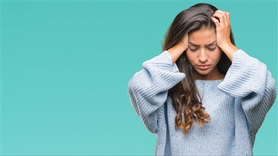 قلق وشد في عضلة الرقبة.. أسباب الإصابة بالصداع عند الاستيقاظ صباحا