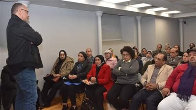 رئيس الفنون التشكيلية يبحث مع مديري المتاحف والمراكز الثقافية رؤية لأجندة القطاع