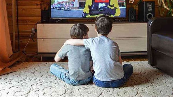 طفل يقتل شقيقه أثناء